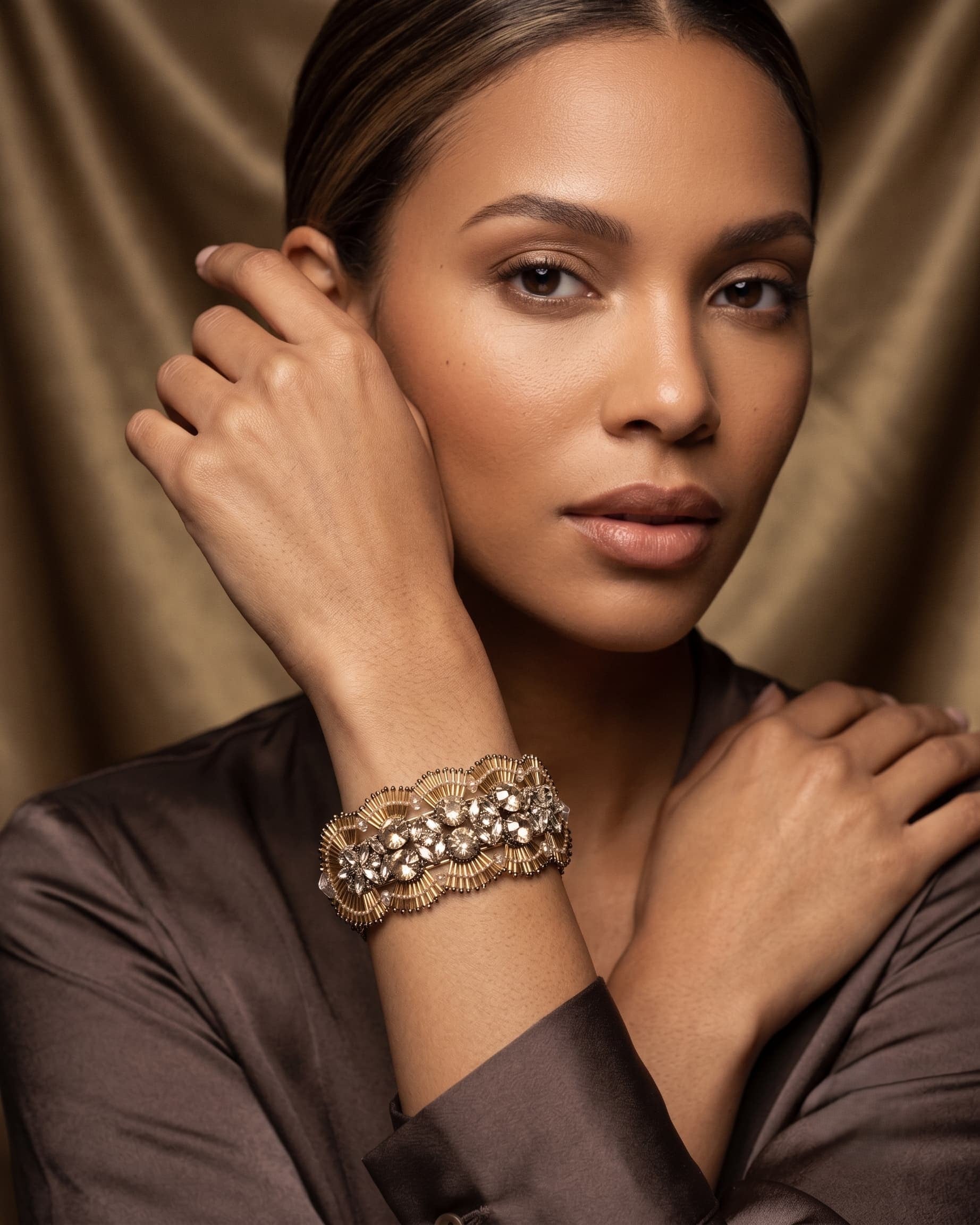 El poder de una joya atemporal: Pulseras y brazaletes que elevarán tu estilo los 365 días del año