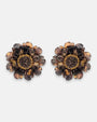 Pareja de pendientes de clip de diseño francés en forma de estrella abstracta de Ciléa Paris, mostrando su color rojo escarlata brillante y botón central mate.