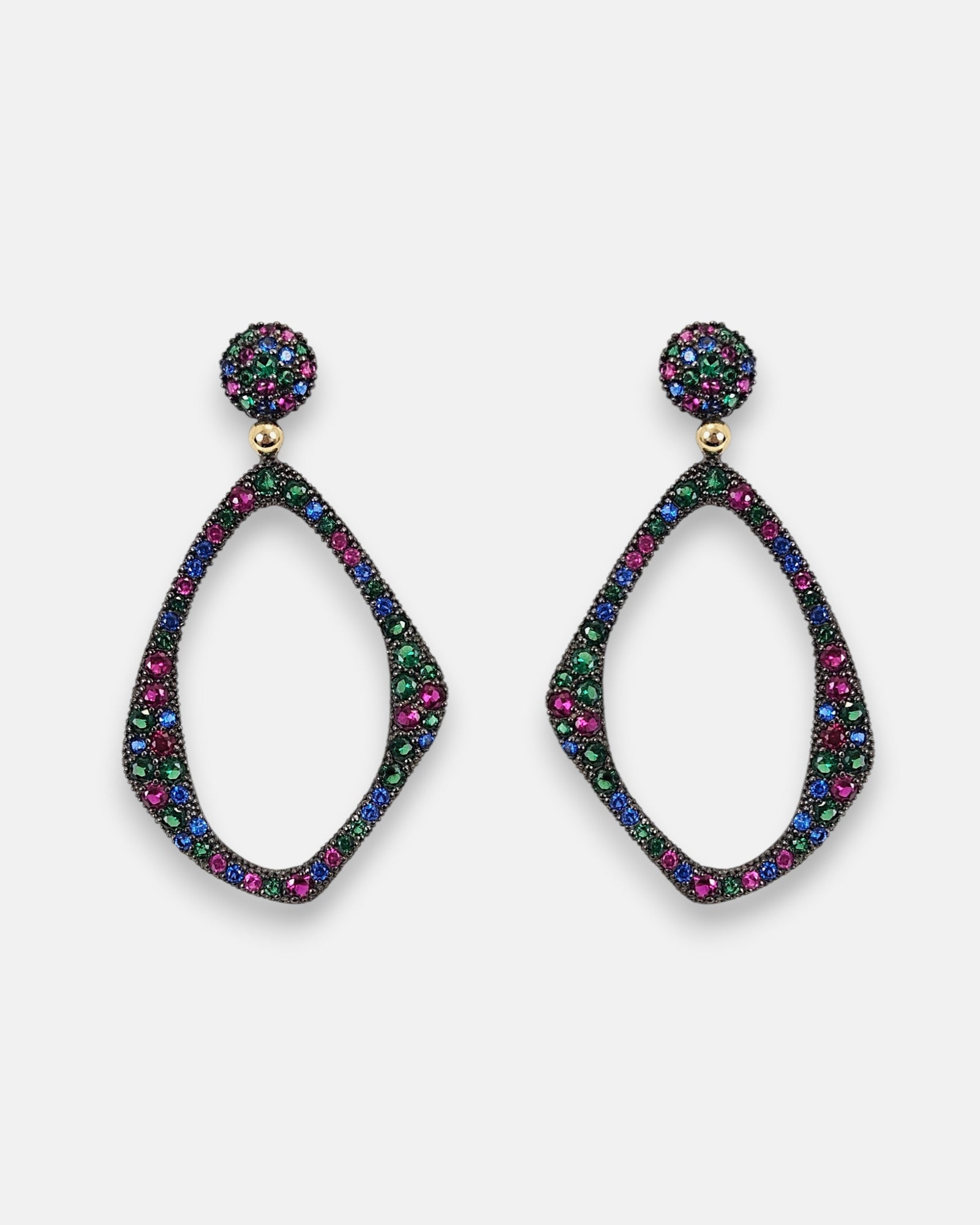 Pareja de pendientes statement Bohemme Musa en plata envejecida con pavé de circonitas azules, verdes y rosas.