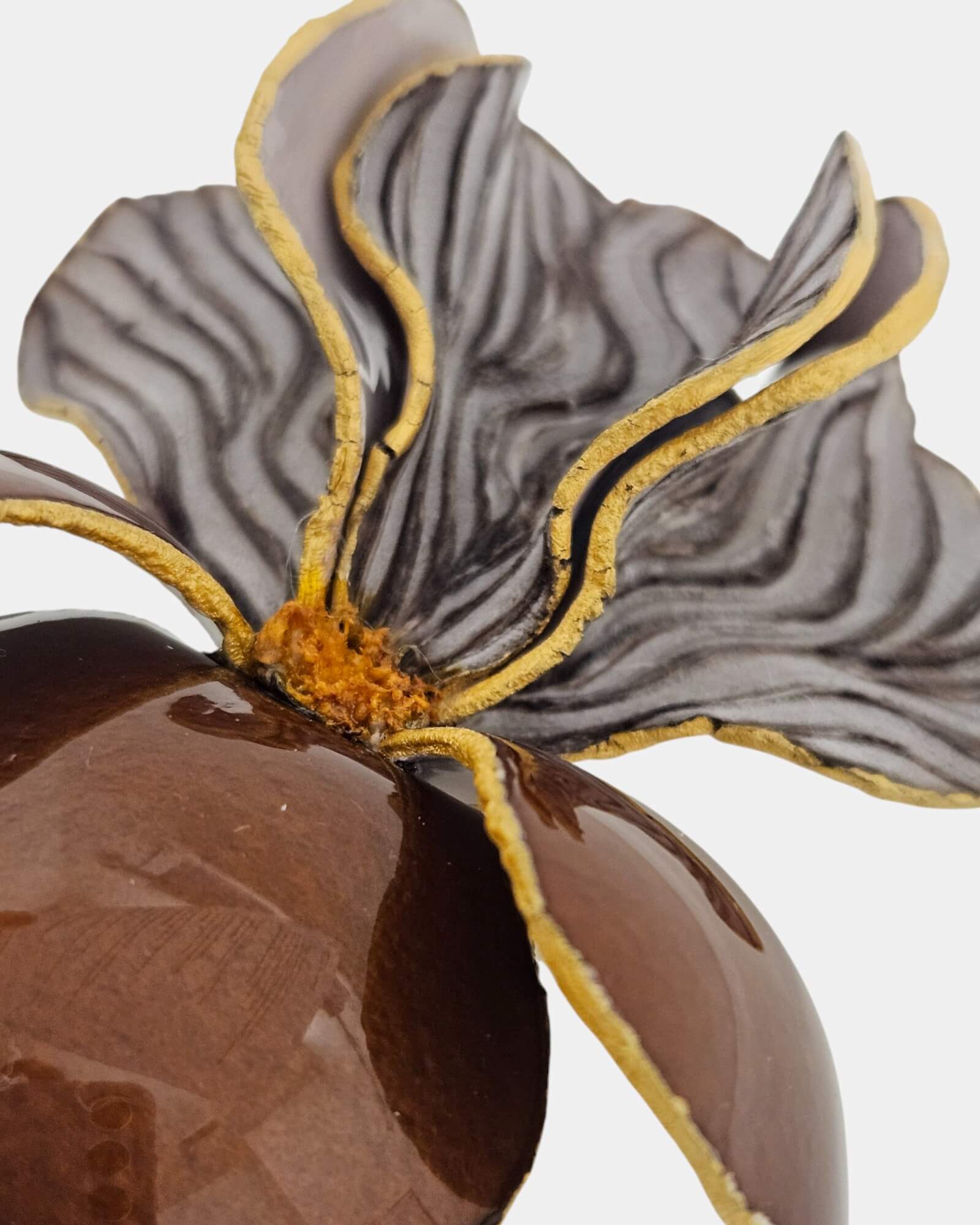 Broche Escultórico de Flor Silvestre