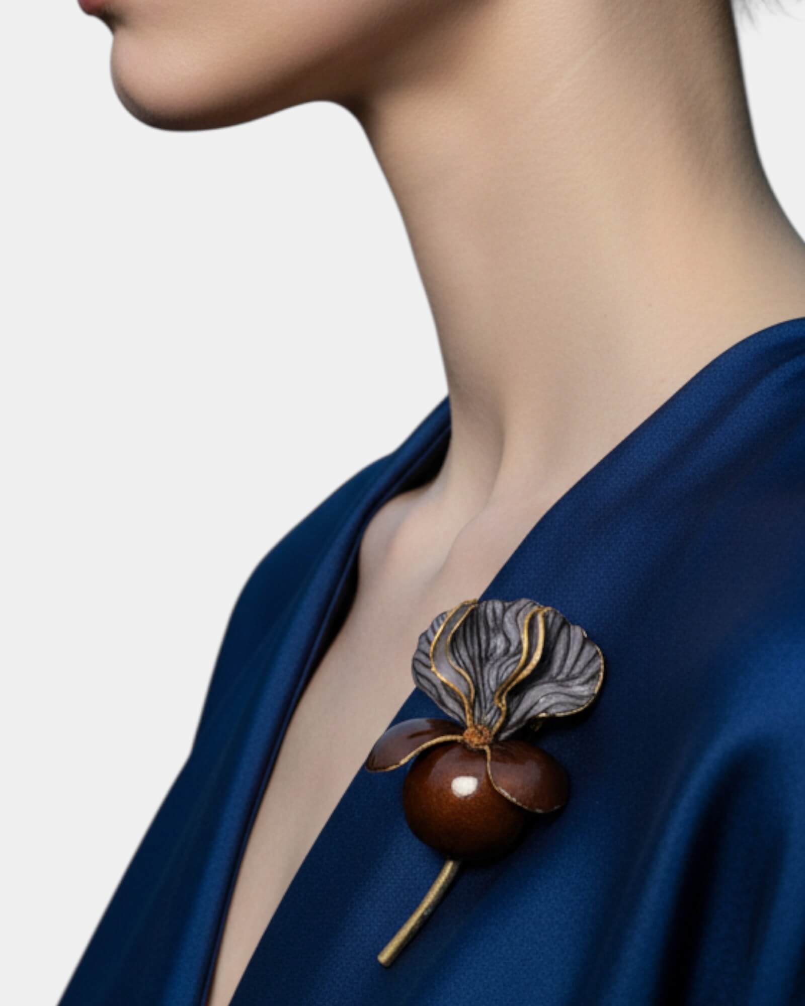 Broche Escultórico de Flor Silvestre