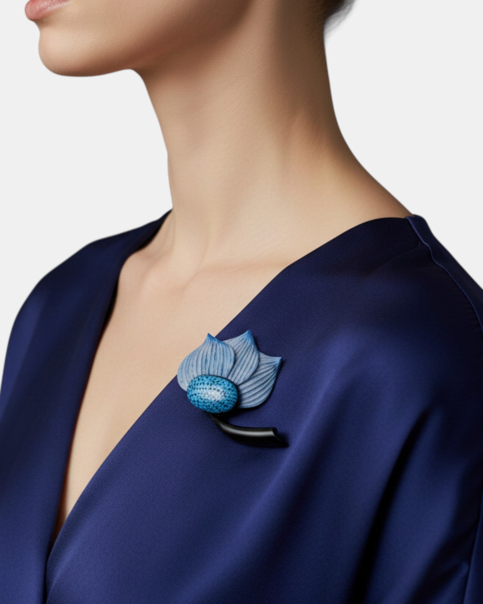 Broche Escultural "Loto Imperial"