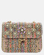 vista frontal de un bolso estructurado de Emanuela Caruso elaborado en un tejido multicolor trenzado, con una solapa decorada con flores de piedras de cristal violetas y verdes, y un broche dorado central.