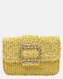 parte delantera de un bolso estructurado de Emanuela Caruso elaborado en un tejido texturizado, decorado con una gran hebilla dorada central recubierta de piedras de cristal claras y amarillas.