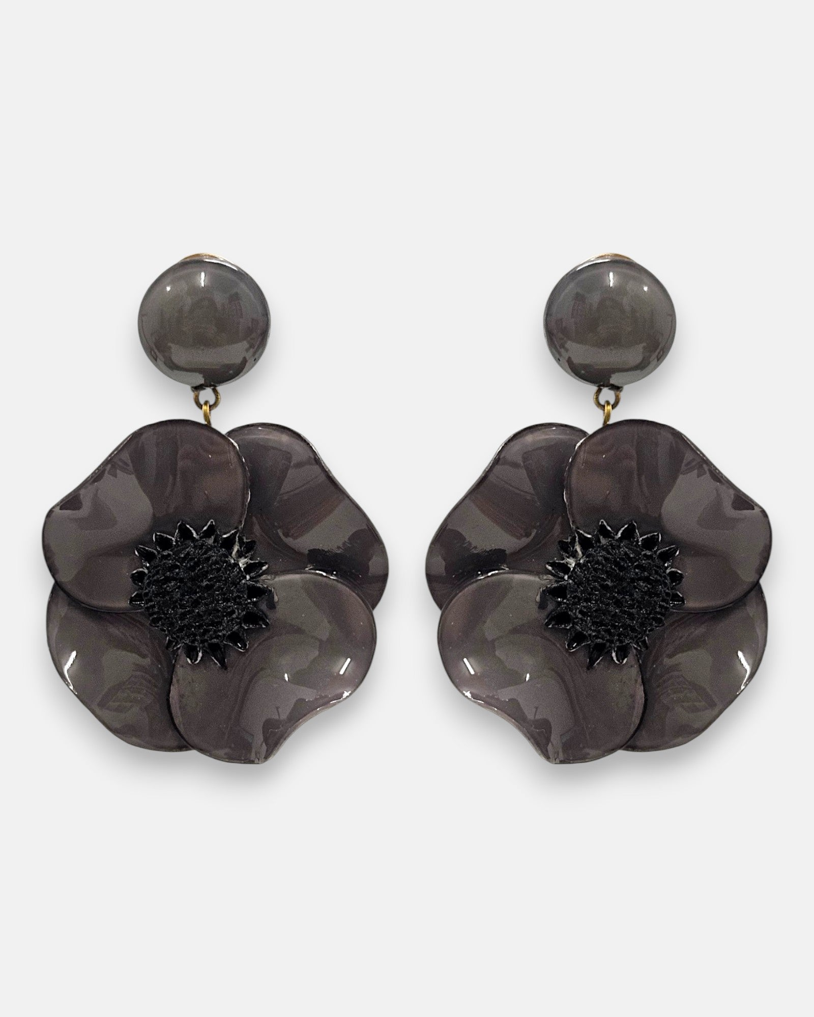 Pareja de pendientes grandes en forma de mariposa exótica de Ciléa Paris, mostrando sus alas rojas satinadas, base negra brillante y perfiles dorados.