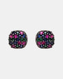 Pareja de pendientes de botón circulares Bohemme Obsidian Dot con pavé de espinelas negras sobre plata oscura.
