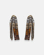 Pareja de pendientes Tataborello con cristales tallados en degradado de color ámbar y gris.