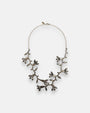 Collar pechera largo Tataborello extendido en círculo mostrando su compleja estructura de enredadera botánica tejida con cuentas de plata vieja y oro.