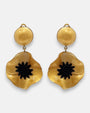 pareja de pendientes de amapola de Ciléa Paris con pétalos en color oro metalizado esmaltado, centro negro texturizado y botón superior redondo.