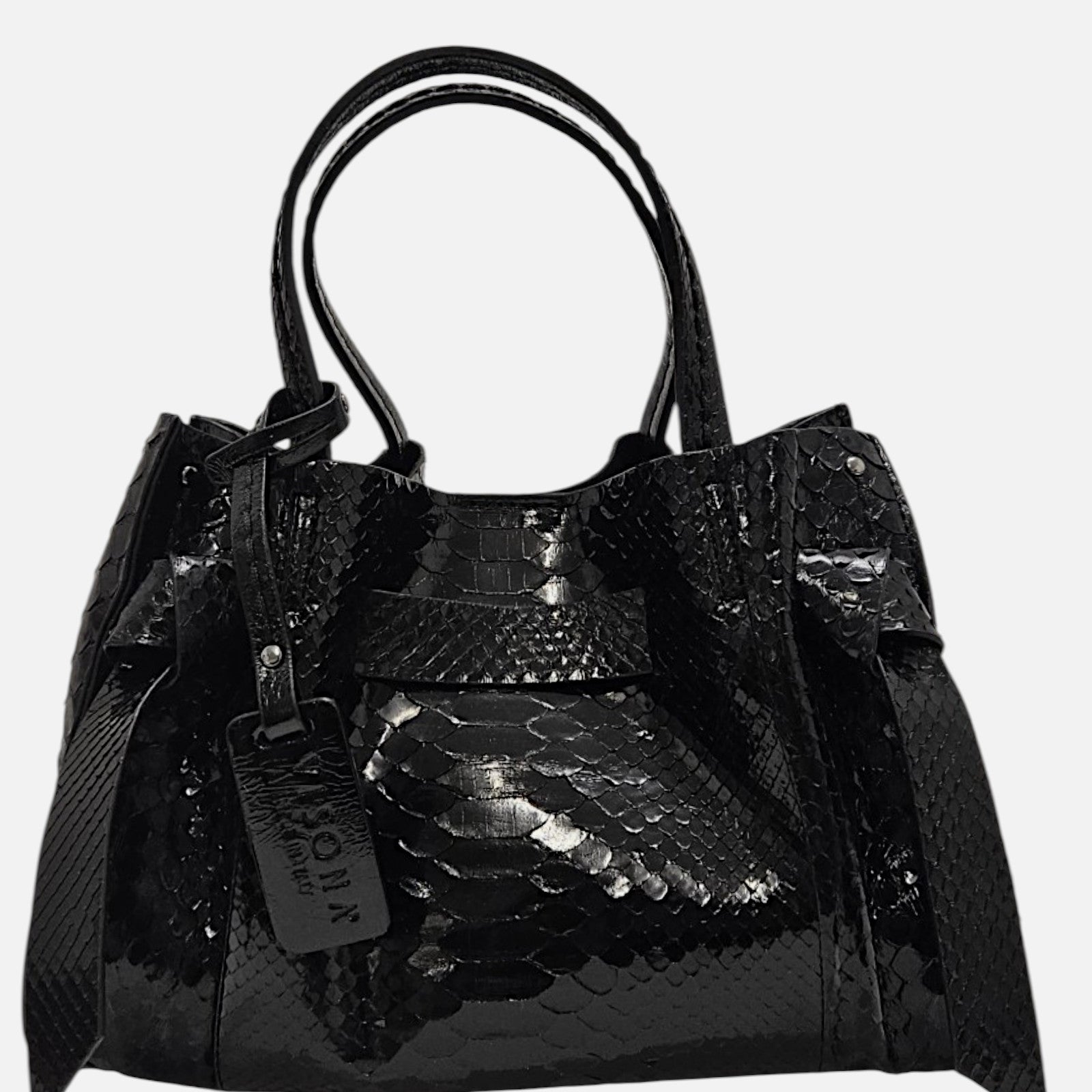 Bolso Pitón Pitagora Noir de Plinio Visonà en piel negra brillante de grabado pitón con nudos laterales y etiqueta colgante.
