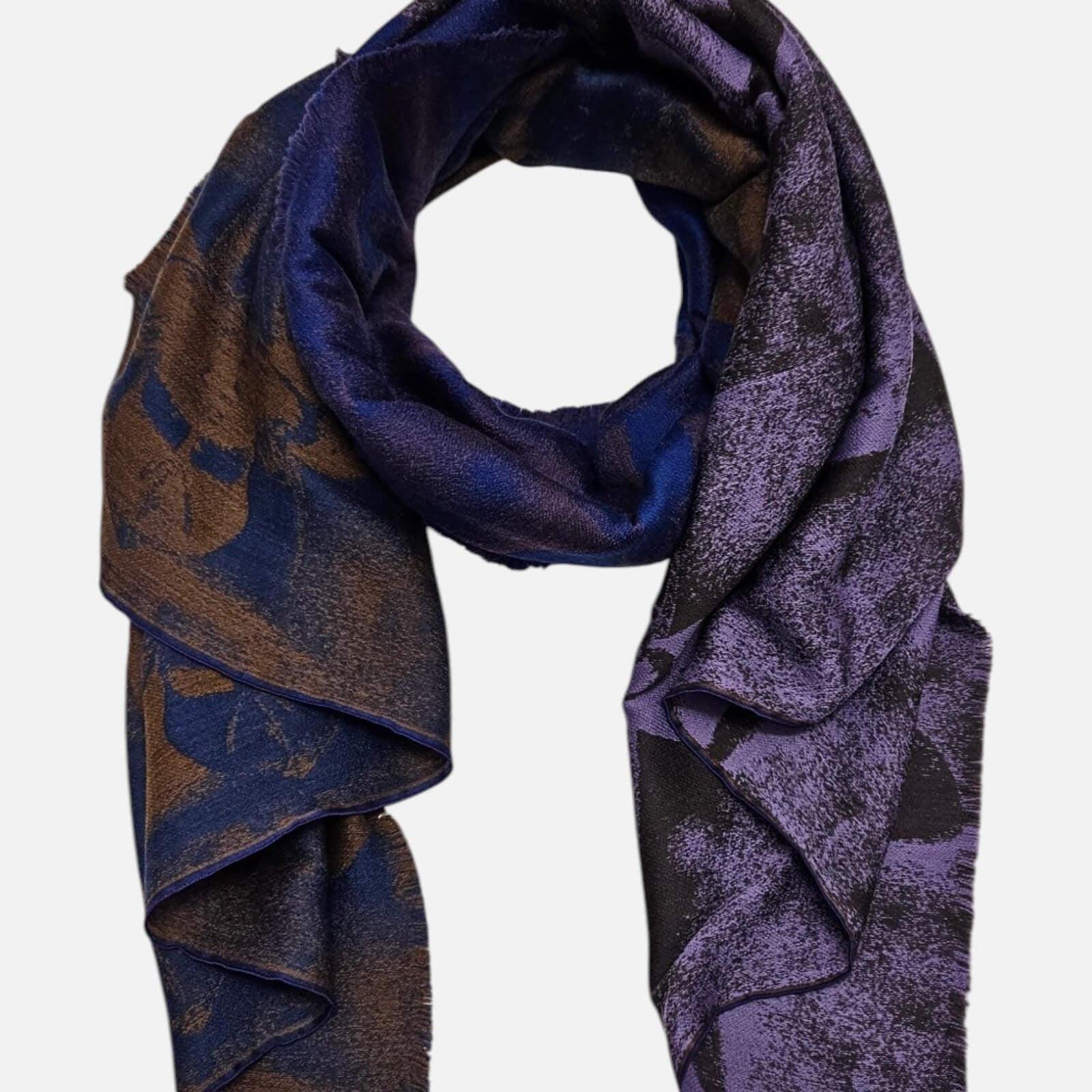 Foulard Viola de lana y seda anudado en forma de bucle