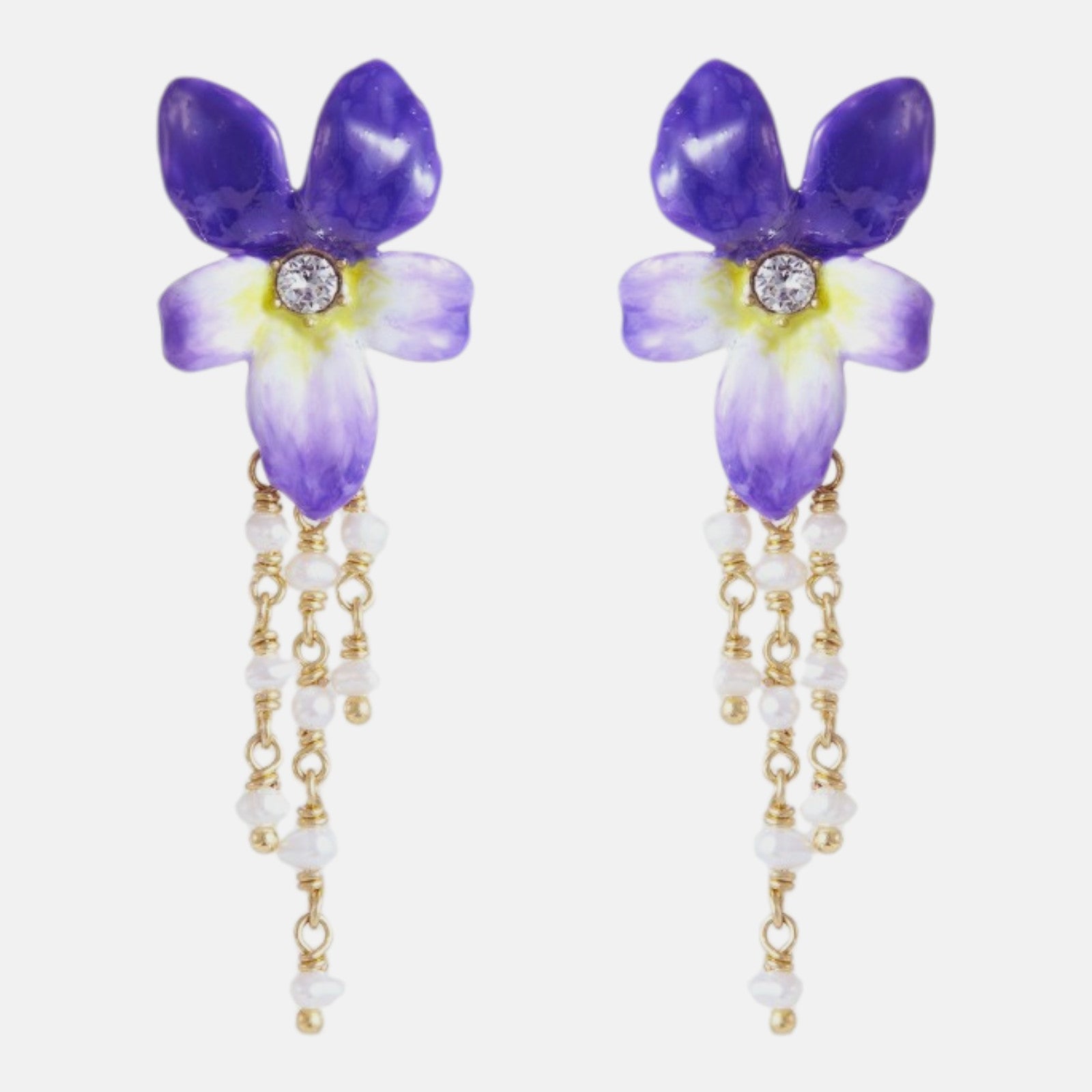 Par de pendientes largos Les Néréides con flor de violeta esmaltada en morado y cadenas colgantes con perlas de 