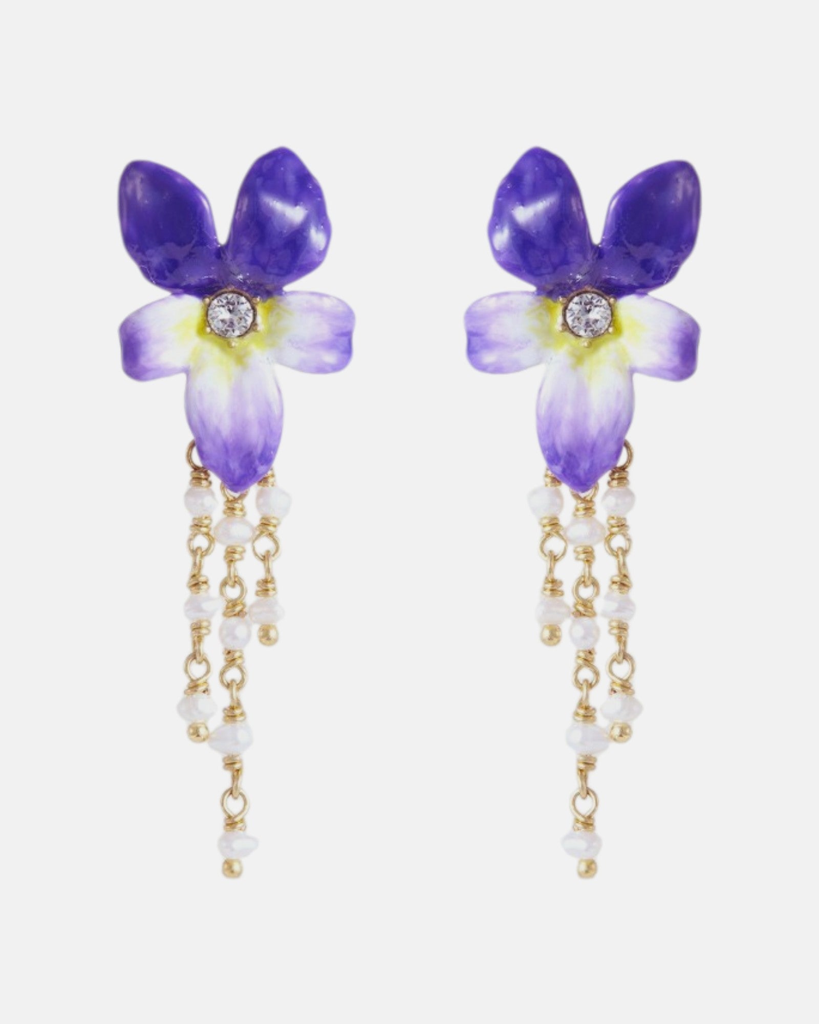 Par de pendientes largos Les Néréides con flor de violeta esmaltada en morado y cadenas colgantes con perlas de 