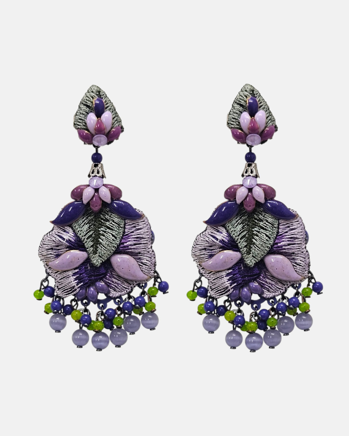 Pendientes de fiesta bordados Dublos en morado y verde lima