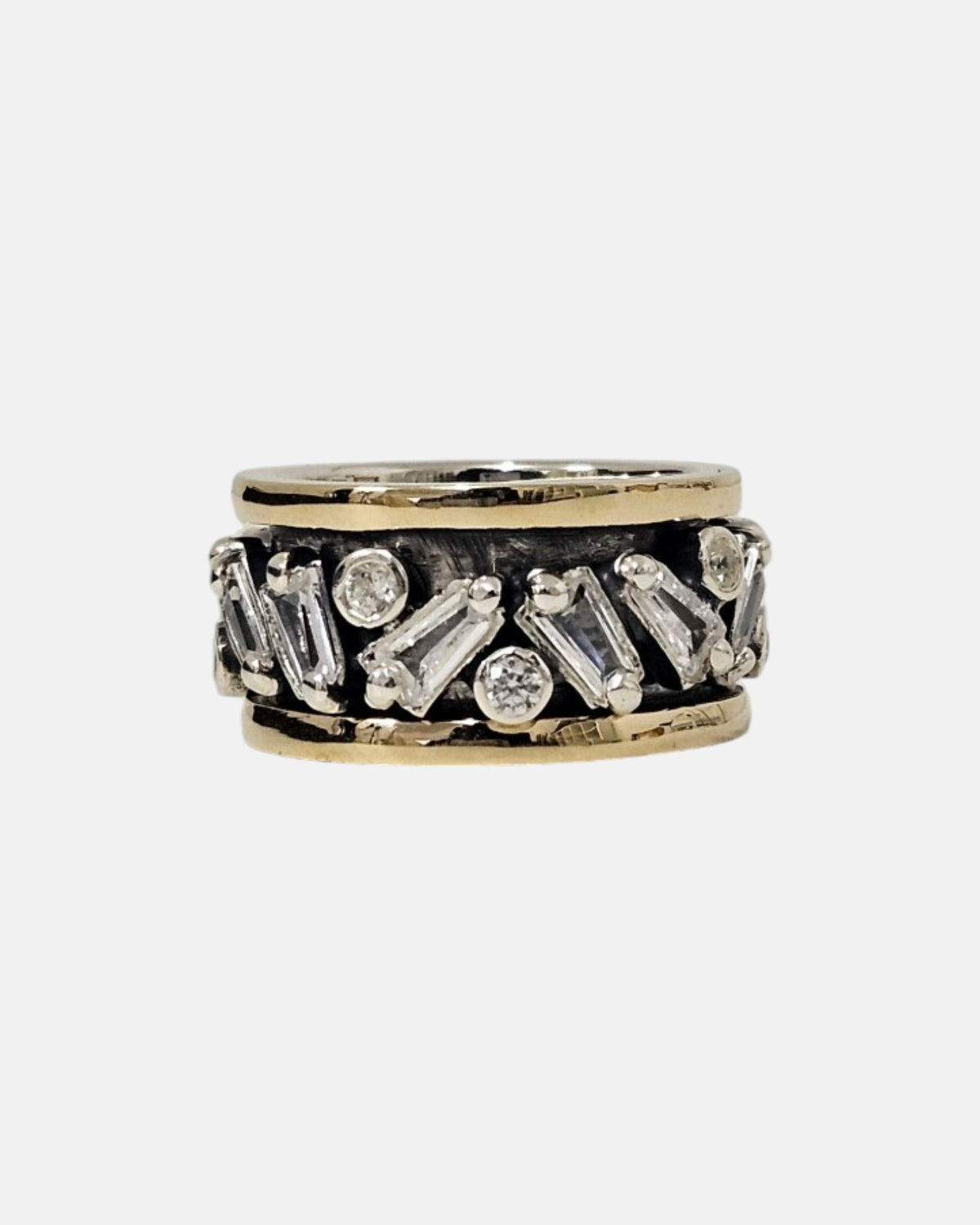 Anillo ancho artesanal con circonitas