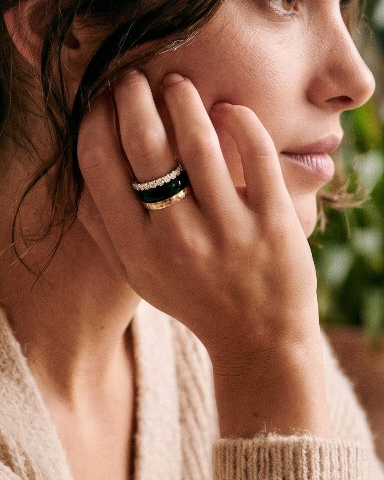 Anillo ancho artesanal con esmalte negro