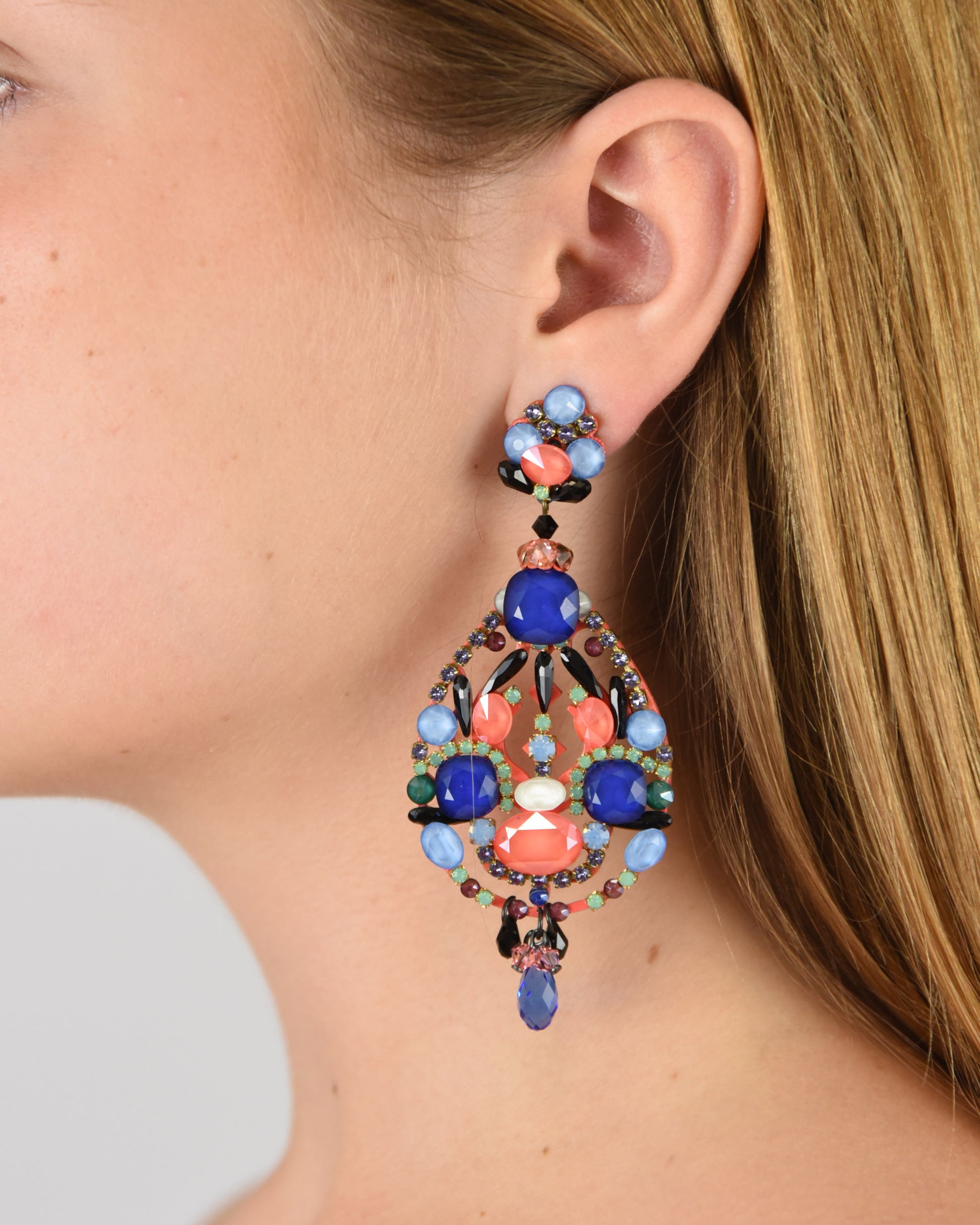 Dublos coral lacquer earrings 