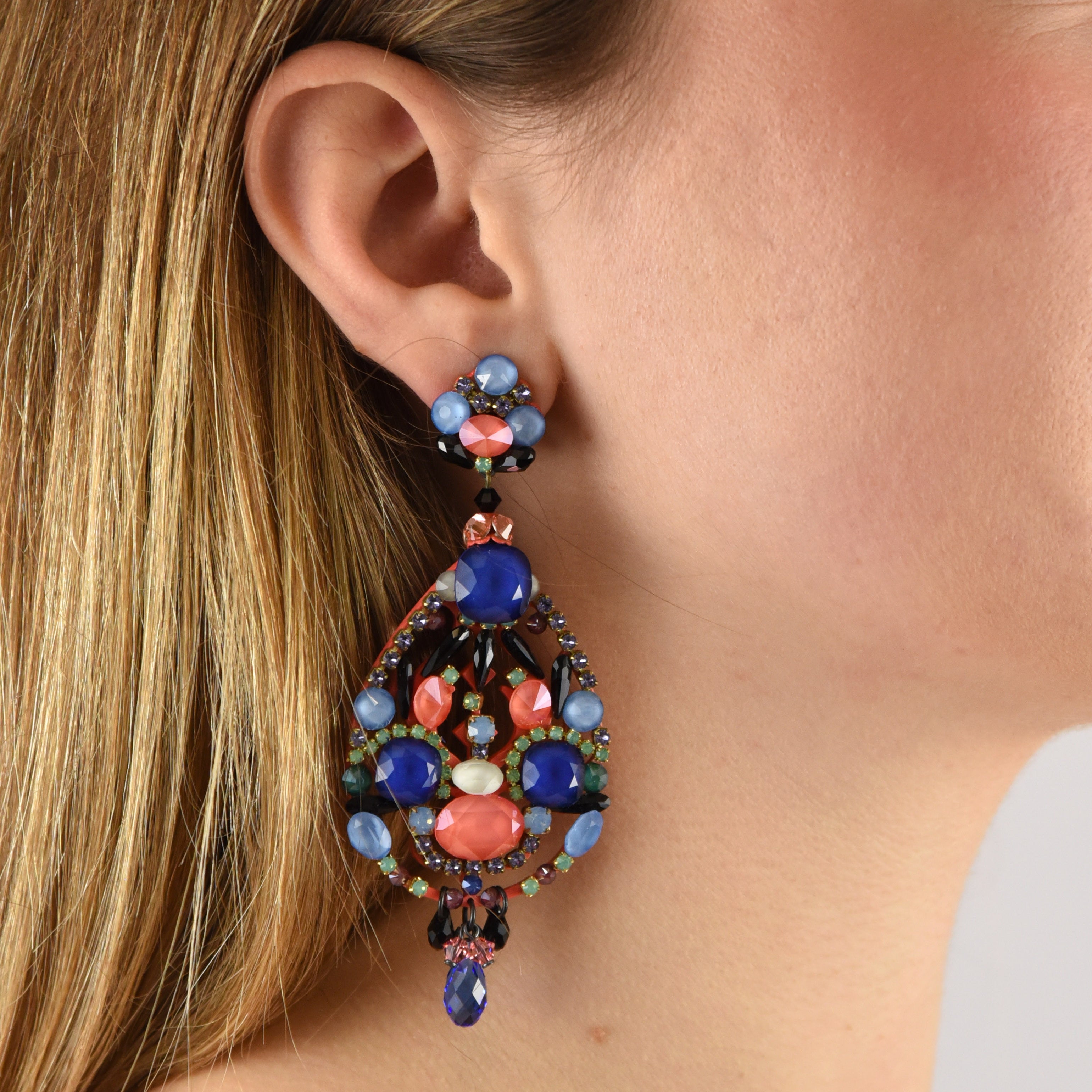 Dublos coral lacquer earrings 