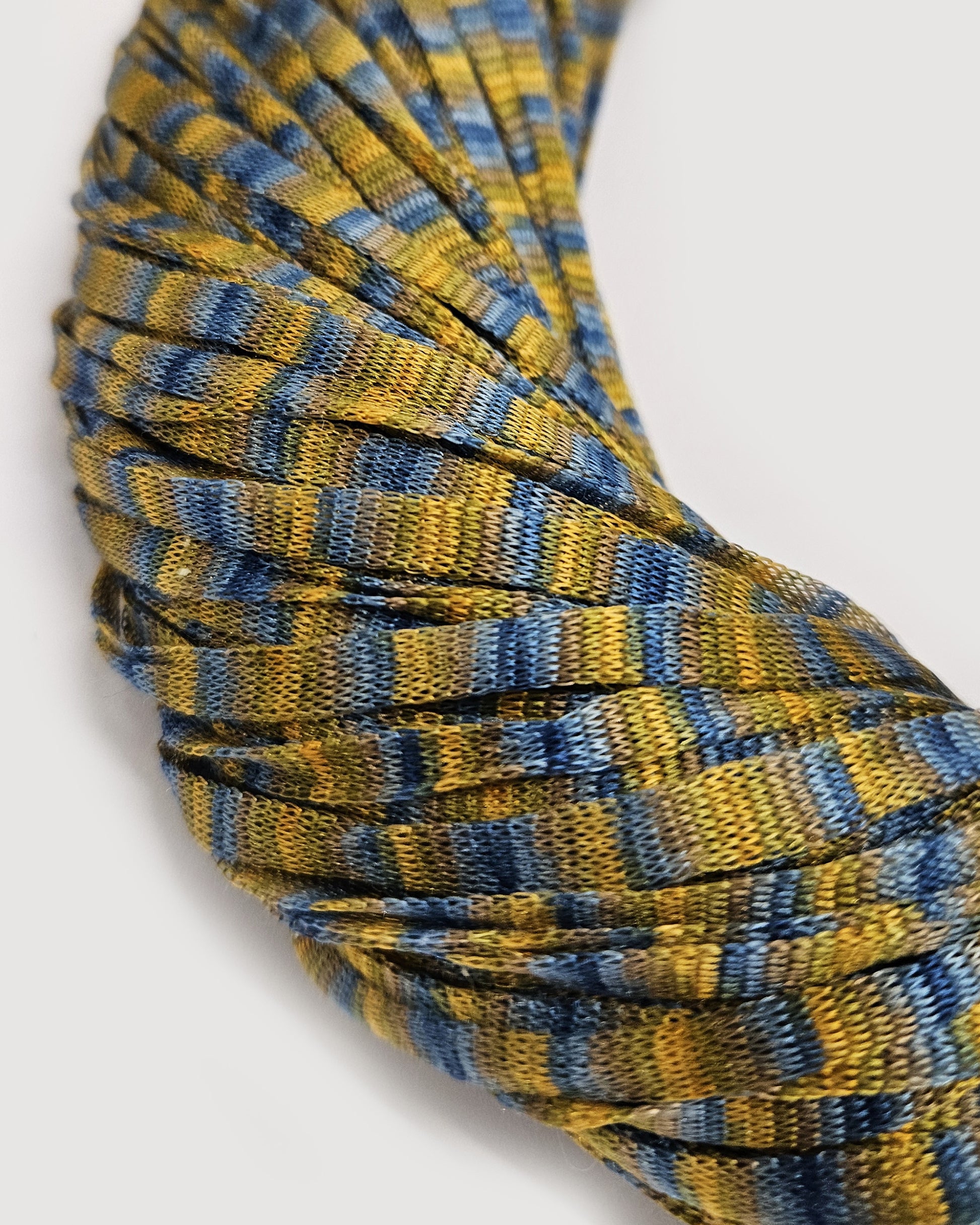 Collar seda jaspeado azul y dorado