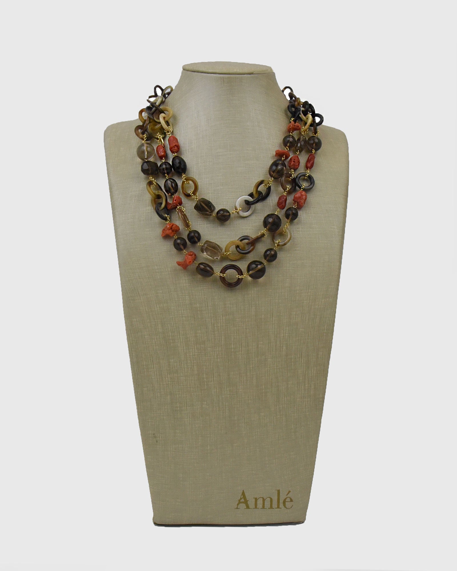 Collar tres vueltas cuarzo y coral