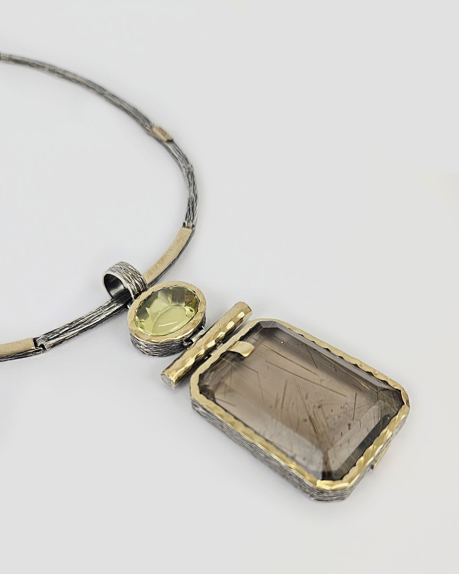 Colgante plata labrada y cuarzos