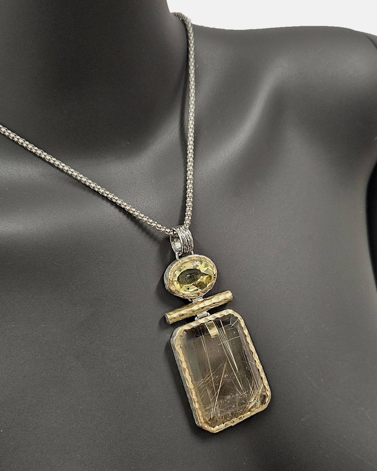 Colgante plata labrada y cuarzos