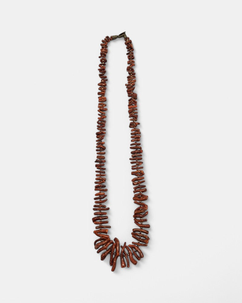 Collar artesanal de Coral Sciacca Flecos y Pirita