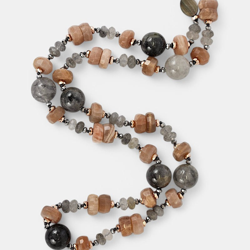 Collar largo de Piedra De Luna y Hematite