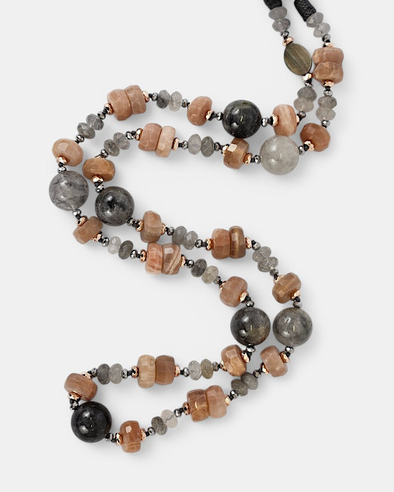 Collar largo de Piedra De Luna y Hematite