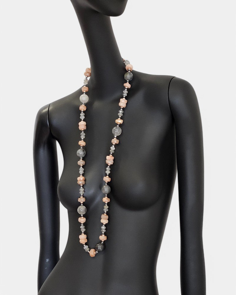 Collar largo de Piedra De Luna y Hematite