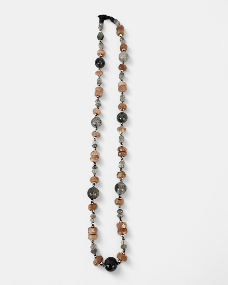 Collar largo de Piedra De Luna y Hematite