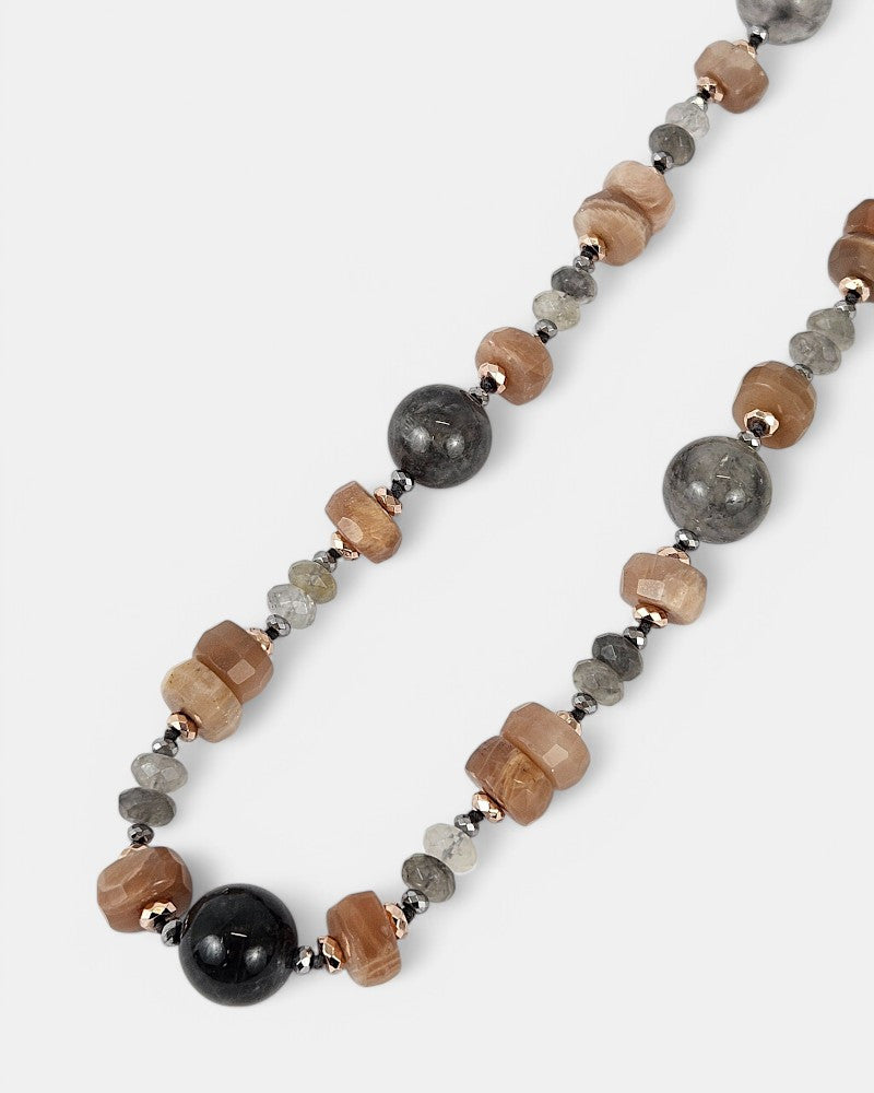 Collar largo de Piedra De Luna y Hematite