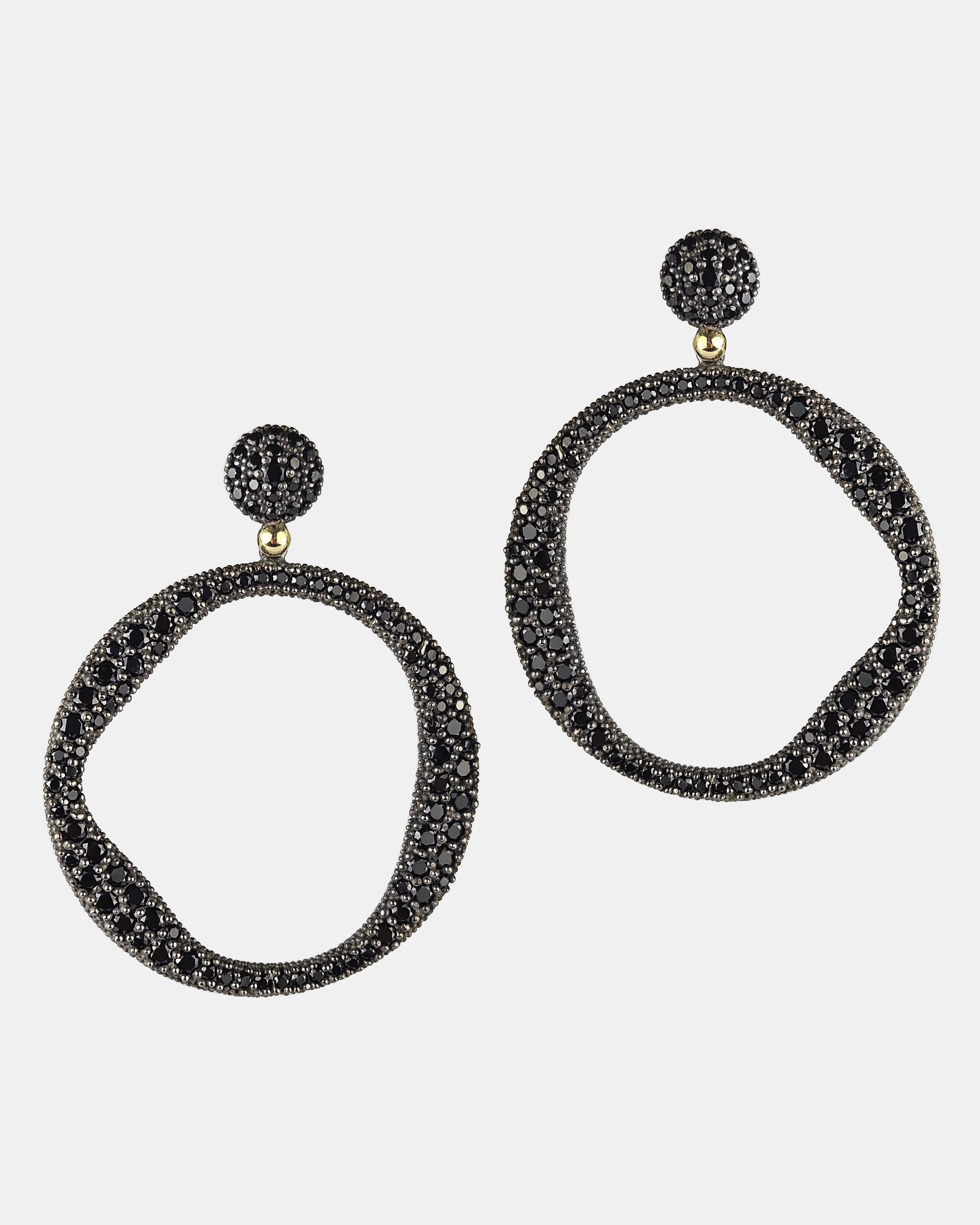 Pendientes Bohemme aro con espinelas negras