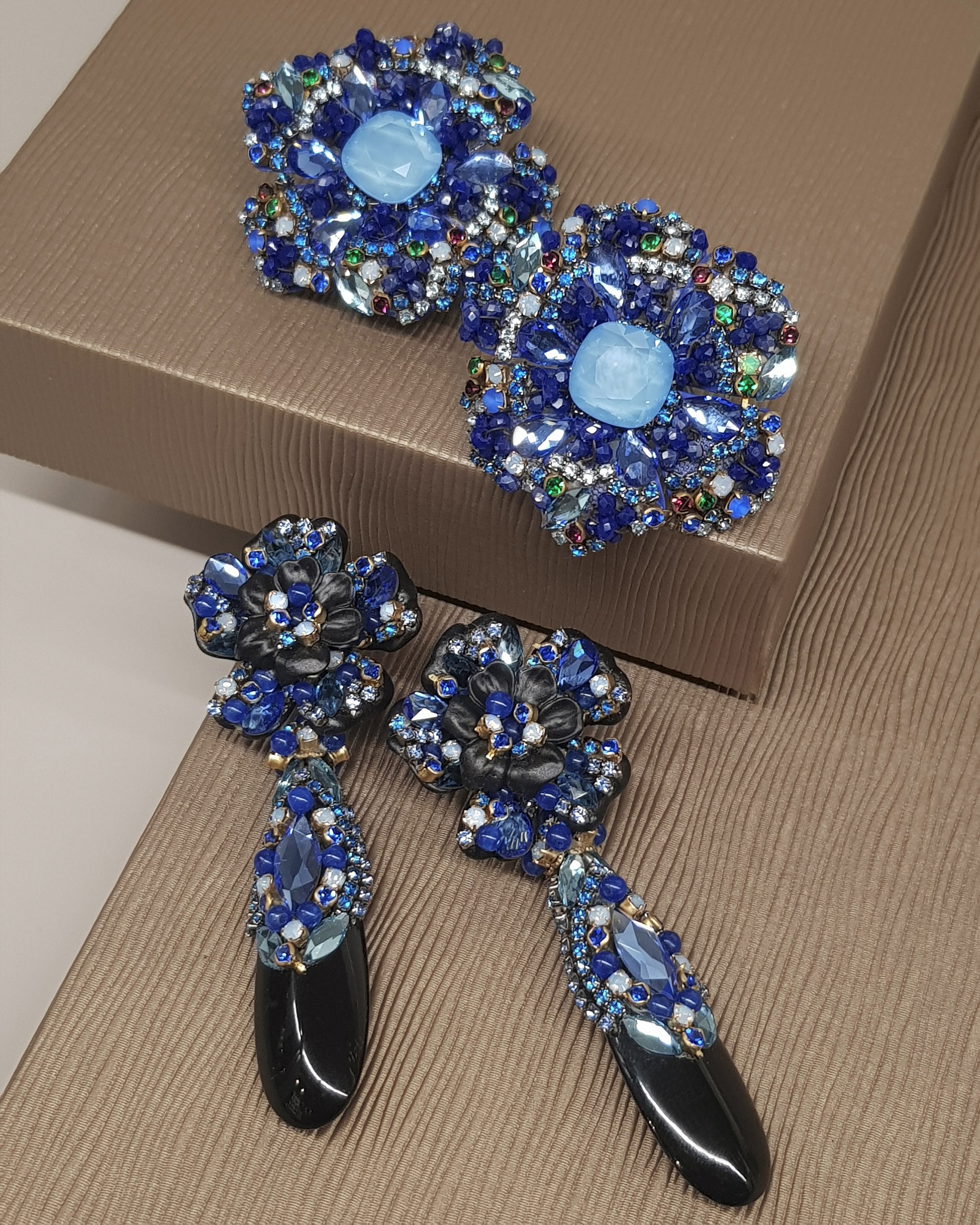 Pendientes lágrima swarovski azul y negro