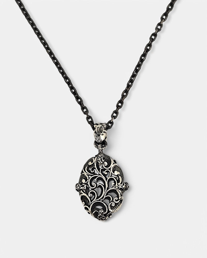 Collar corto plata tallado con cristal de roca