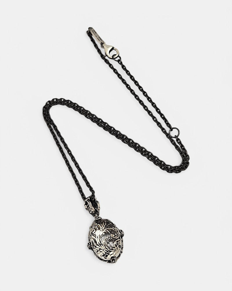 Collar corto plata tallado con cristal de roca