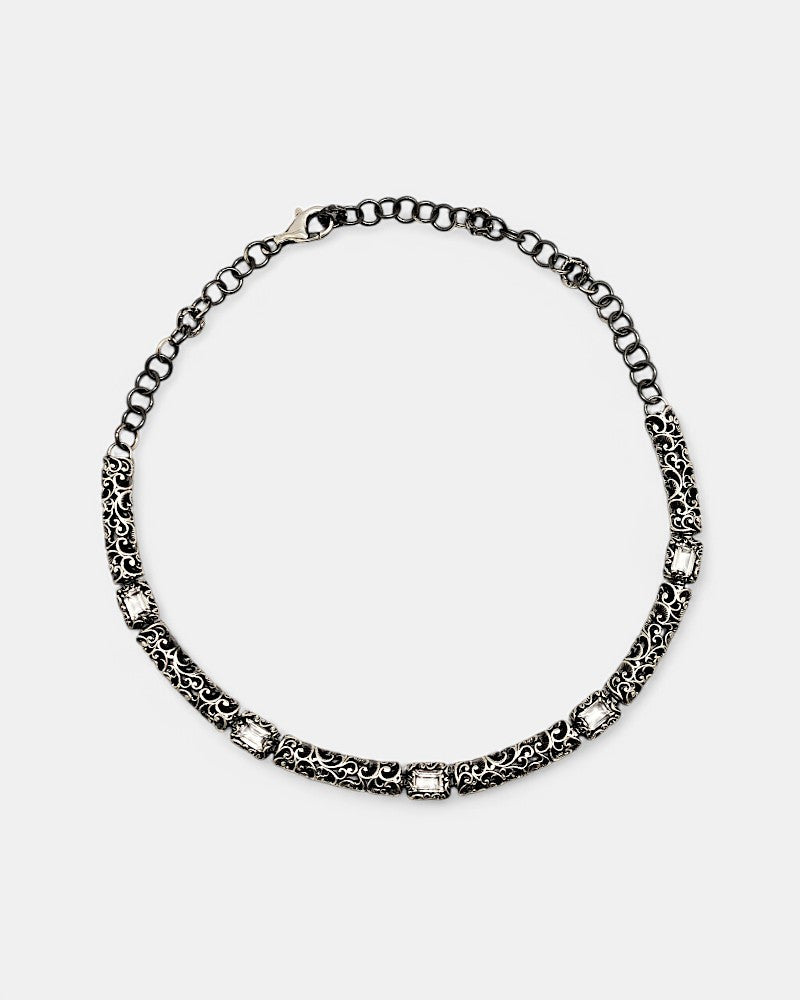 Collar corto plata tallado con cristal de roca