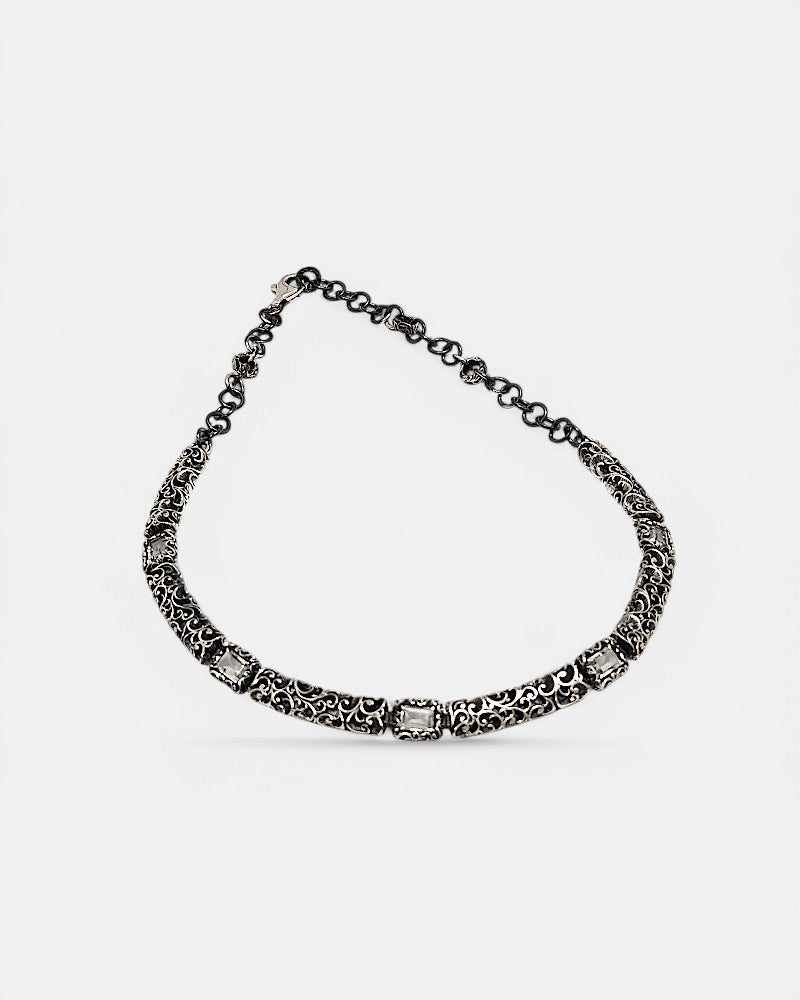 Collar corto plata tallado con cristal de roca