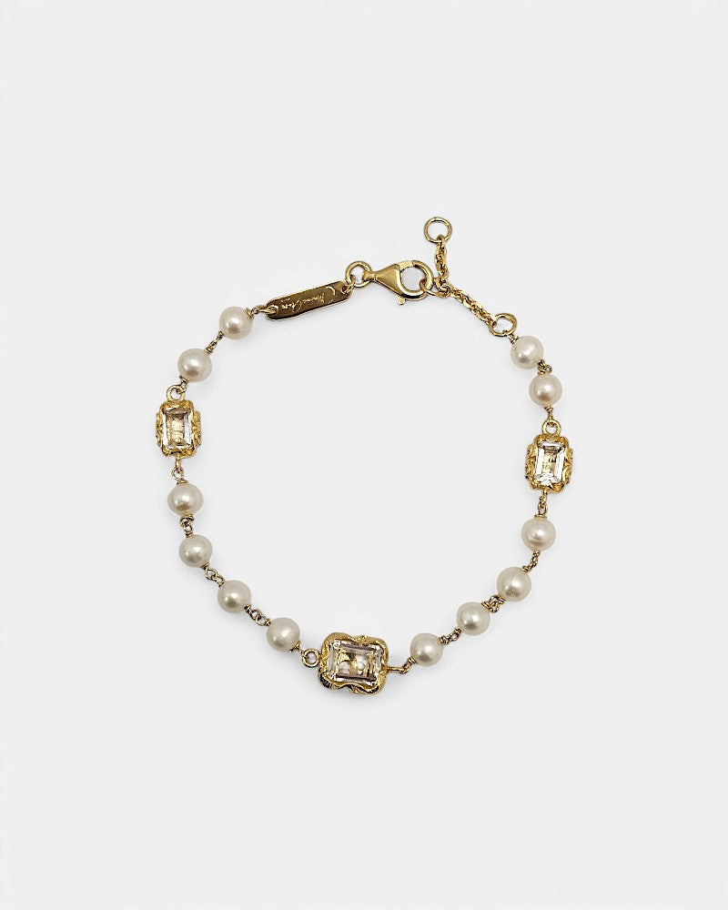 Pulsera de plata dorada tallada a mano con perlas y cristal