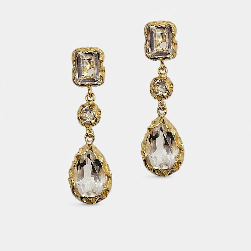 Pendientes de plata dorados tallados a mano con piedras