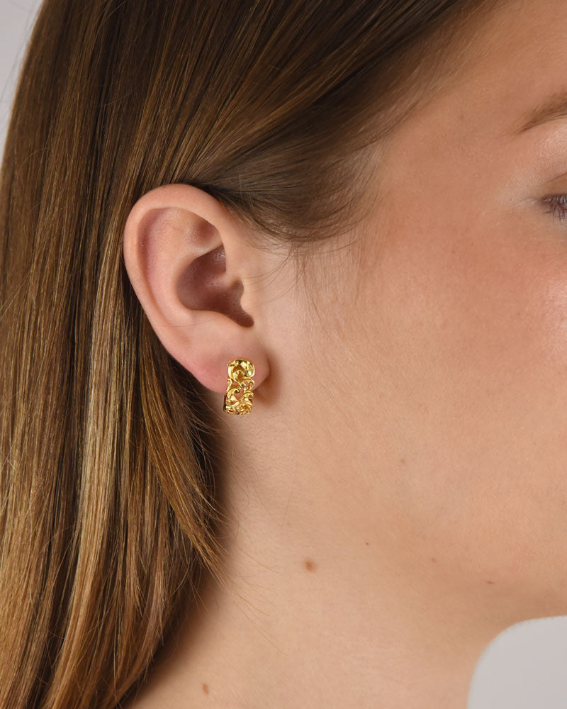 Pendientes de plata labrada dorados