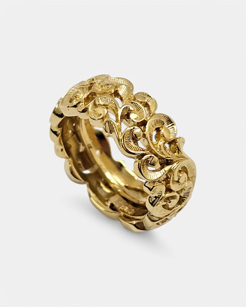 anillo ancho Clarice de Maria e Luisa Jewels en plata 925 chapada en oro con filigrana calada.