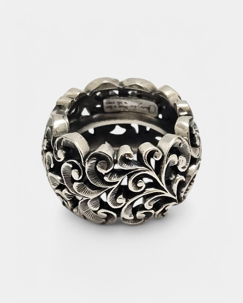 Anillo de plata tallado a mano