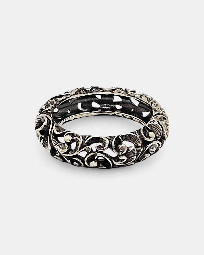 Anillo de plata tallado a mano