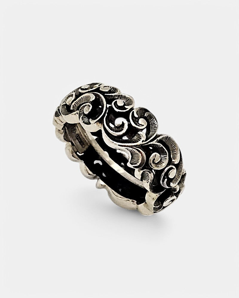 Anillo de plata tallado a mano
