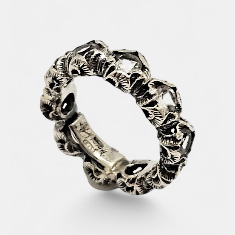 Anillo de plata tallada con cristal de roca