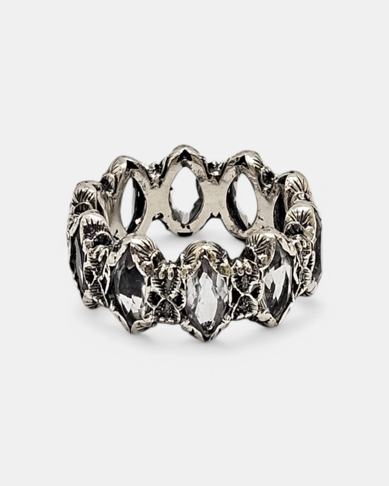 Anillo de plata tallada con cristal de roca