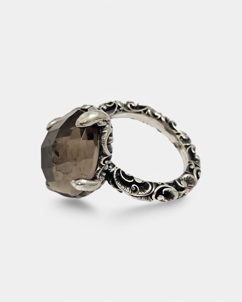 Anillo de plata tallada con cuarzo fumé