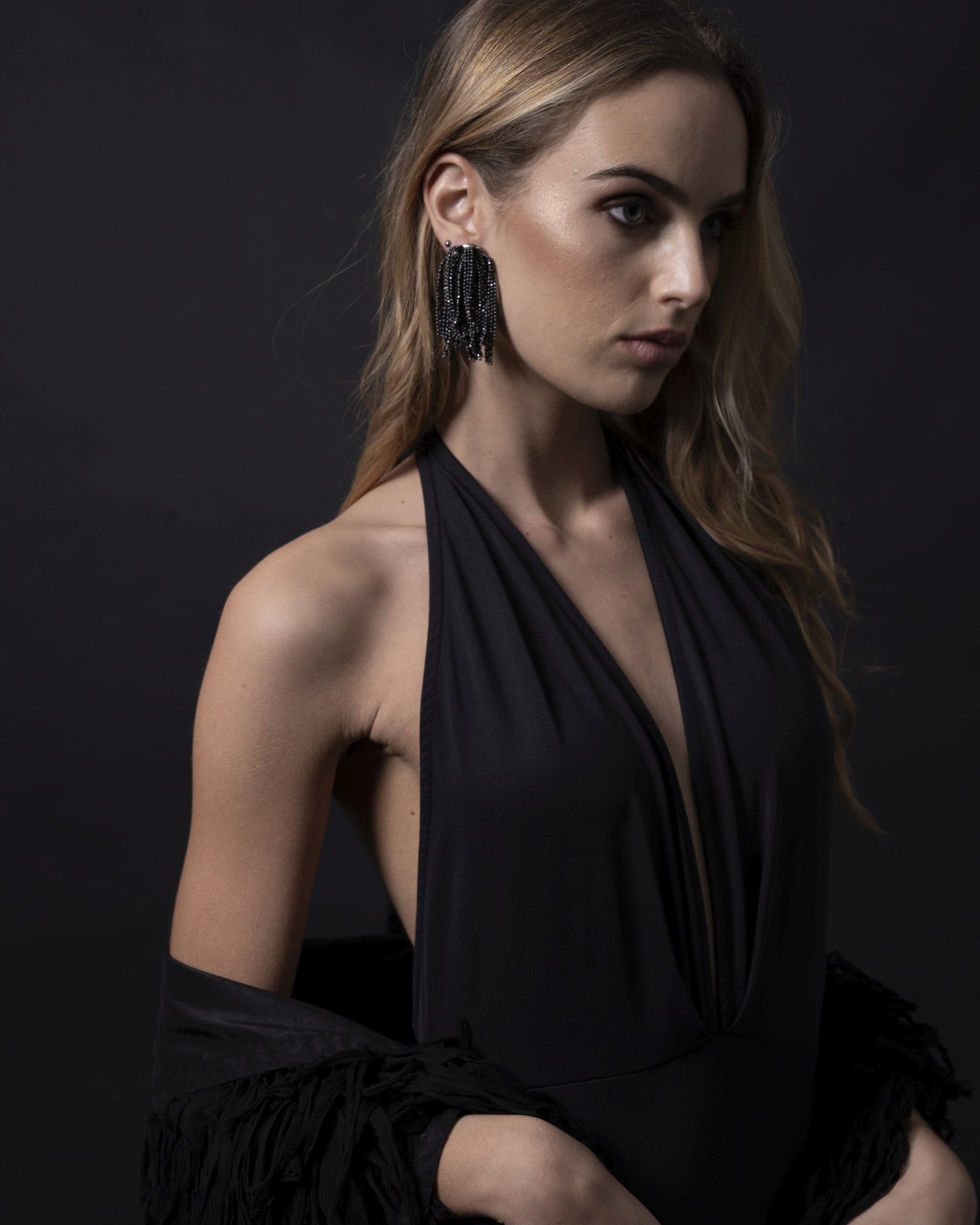 Metal dot pom-pom earring