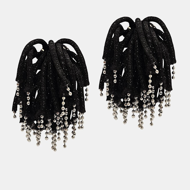 Pom-pom pendant, knit and metal